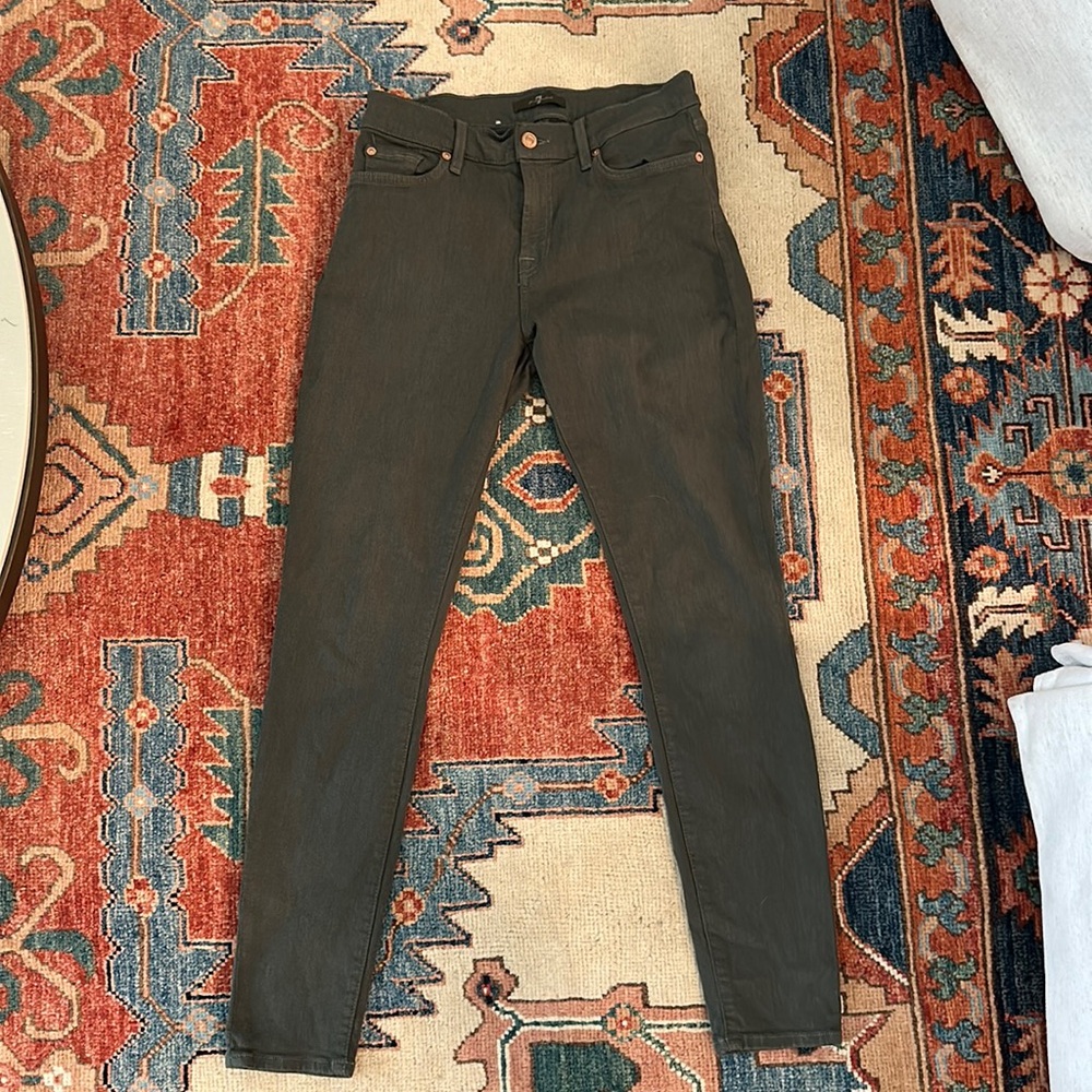 Seven For all mankind army green skinny Jean! Size 28
